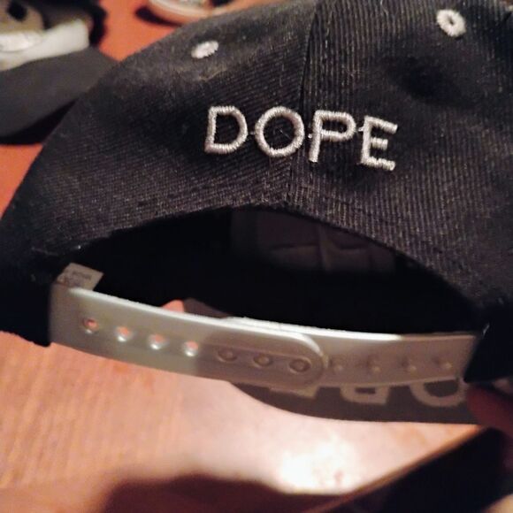 Black and Gold Snapback Hat - NWOT - Picture 4 of 5